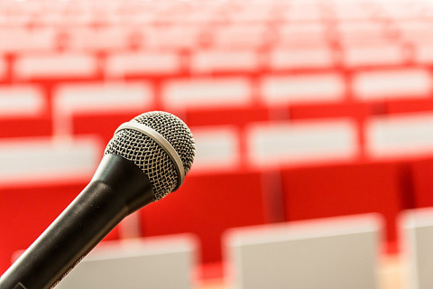 Neu im Programm: Seminar "Lesungsvorbereitung - Lesetraining für Autorinnen und Autoren"